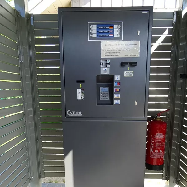 Ein Kassenautomat mit Kartenlesegerät