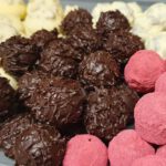 Nahaufnahme von Schoko-Kugeln